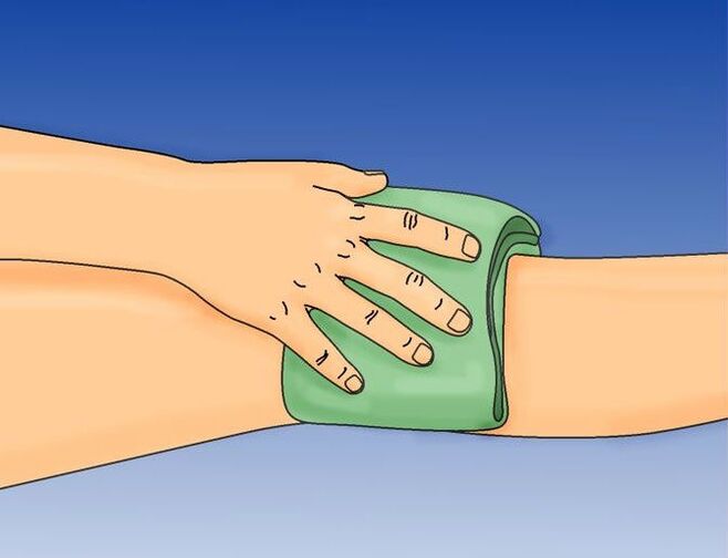 Osteoartrit için diz üzerine kompres yapın